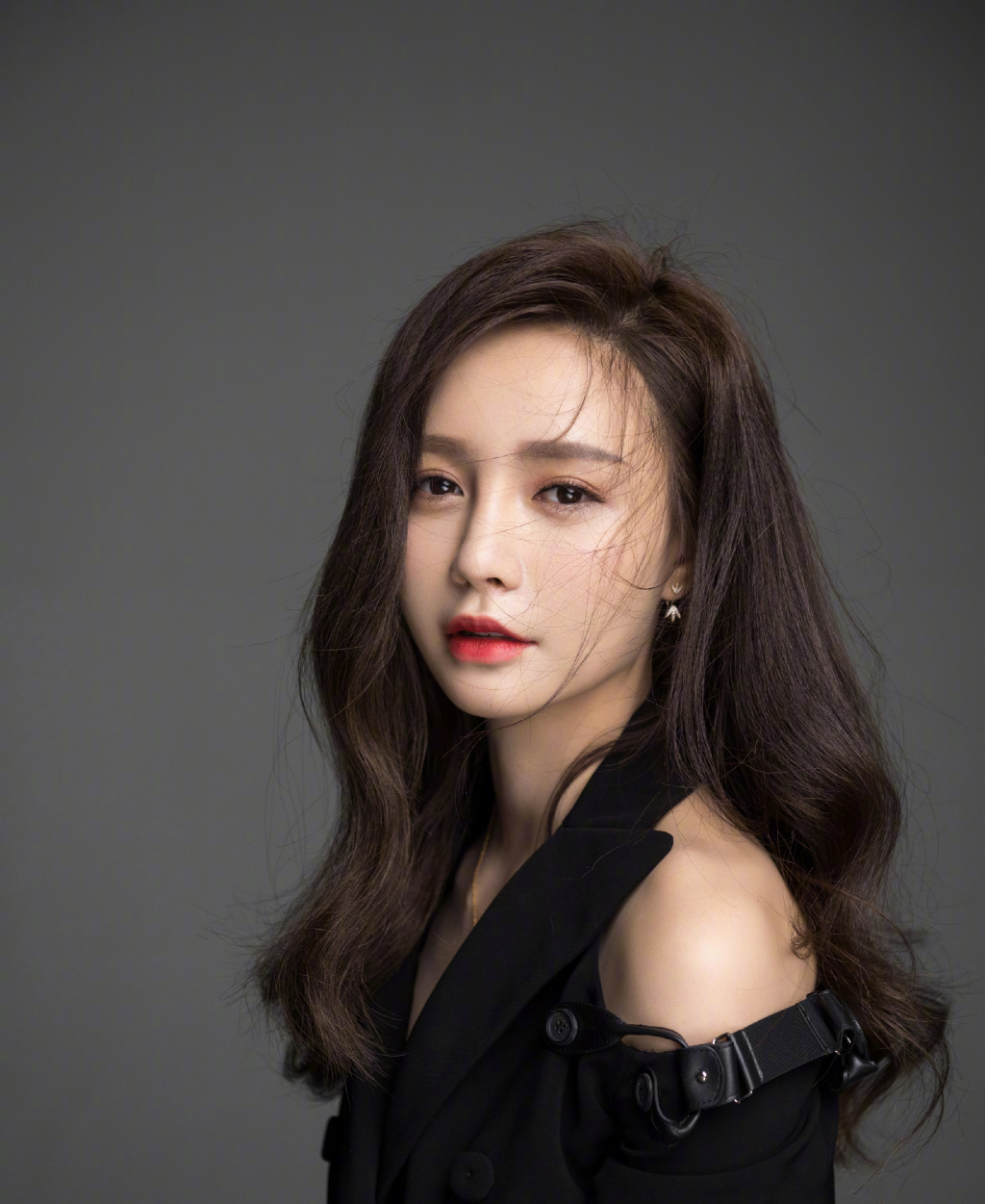 高清湖南省湘西吉首市美女沈梦辰抹胸性感唯美写真图片图片