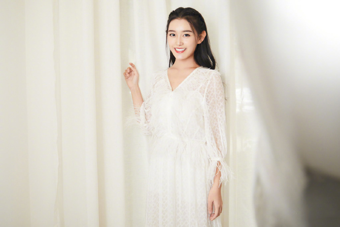 蒋依依图片 蒋依依白裙清纯写真图片图片