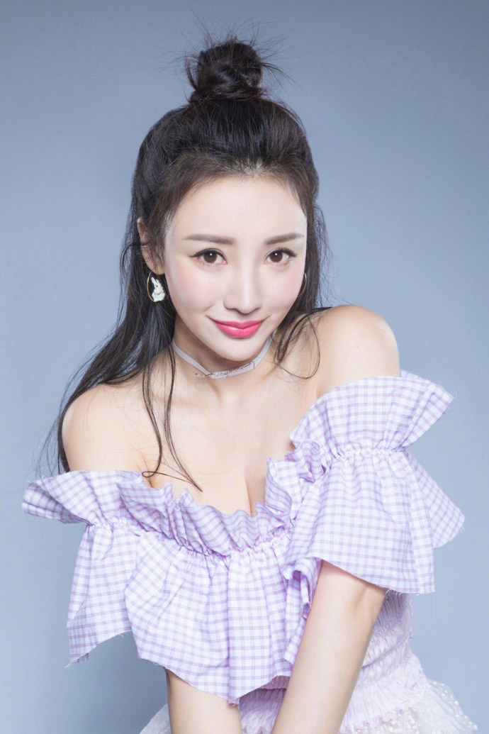中国内地湖南衡阳女演员柳岩写真电脑桌面壁纸之网络美女图片