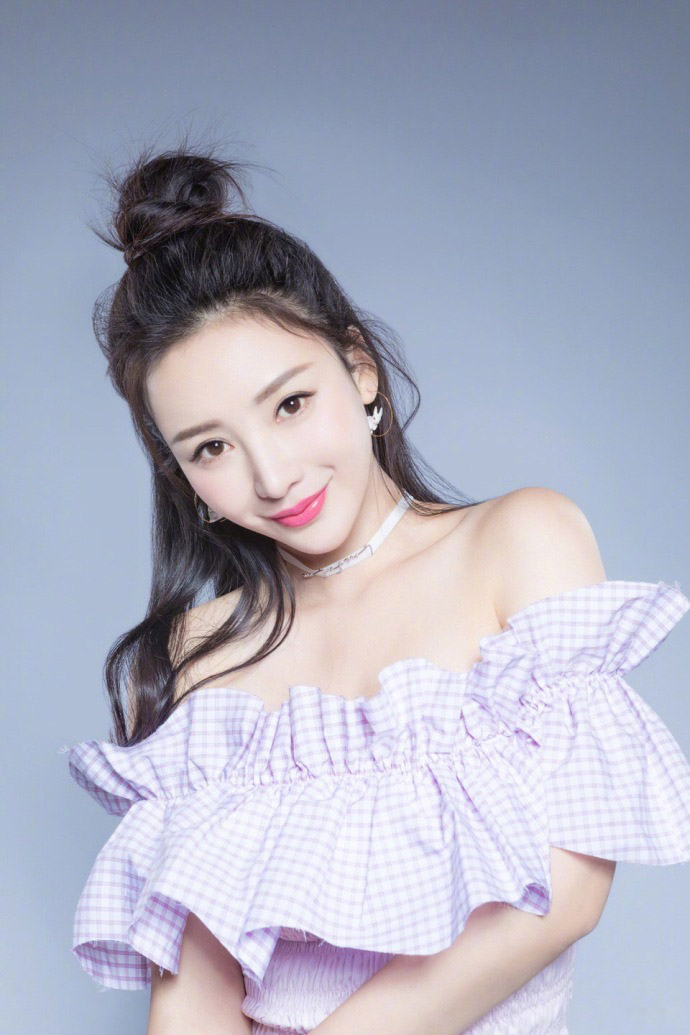 中国内地湖南衡阳女演员柳岩写真电脑桌面壁纸之网络美女图片