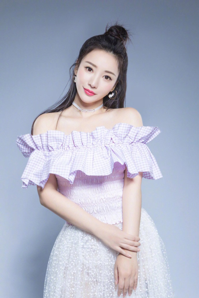 中国内地湖南衡阳女演员柳岩写真电脑桌面壁纸之网络美女图片
