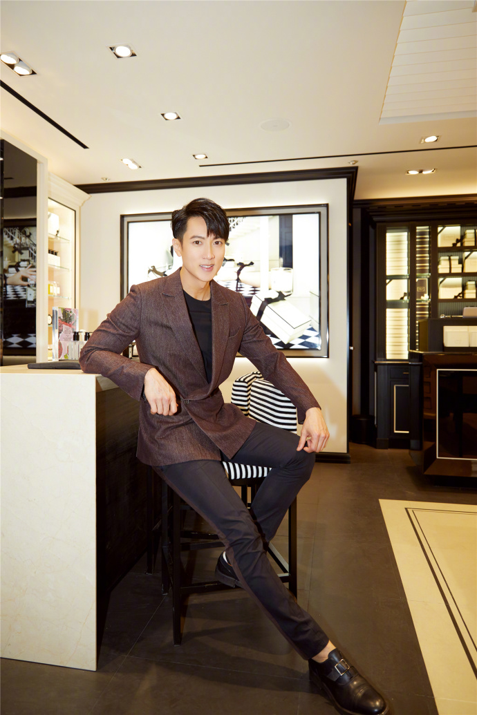 吴尊图片 吴尊西服造型魅力杂志写真图片 吴尊图片 吴尊西服造型魅力杂志写真图片