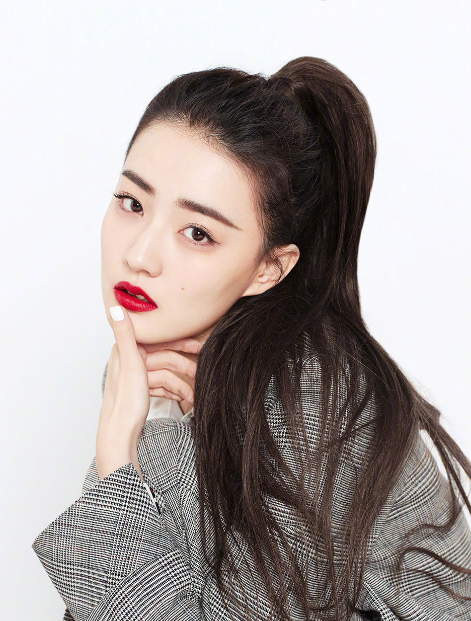 中国内地内蒙古呼和浩特女演员徐璐性感牛仔连体装时尚写真高清图片图片