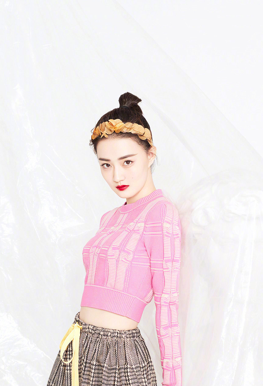 中国内地内蒙古呼和浩特女演员徐璐性感牛仔连体装时尚写真高清图片图片