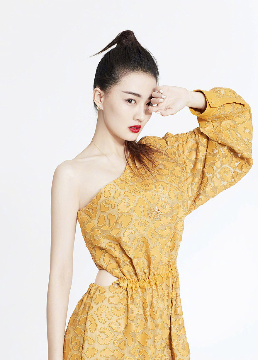 中国内地内蒙古呼和浩特女演员徐璐2017维多利亚的秘密秀图片图片