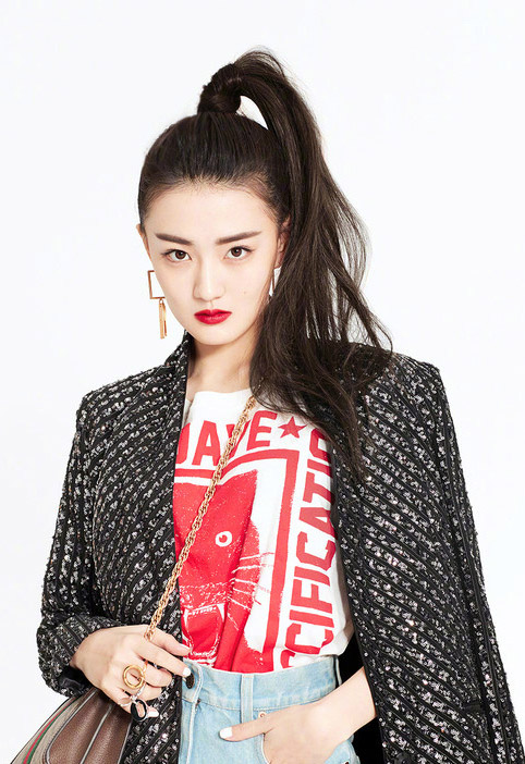 中国内地内蒙古呼和浩特女演员徐璐性感牛仔连体装时尚写真高清图片图片