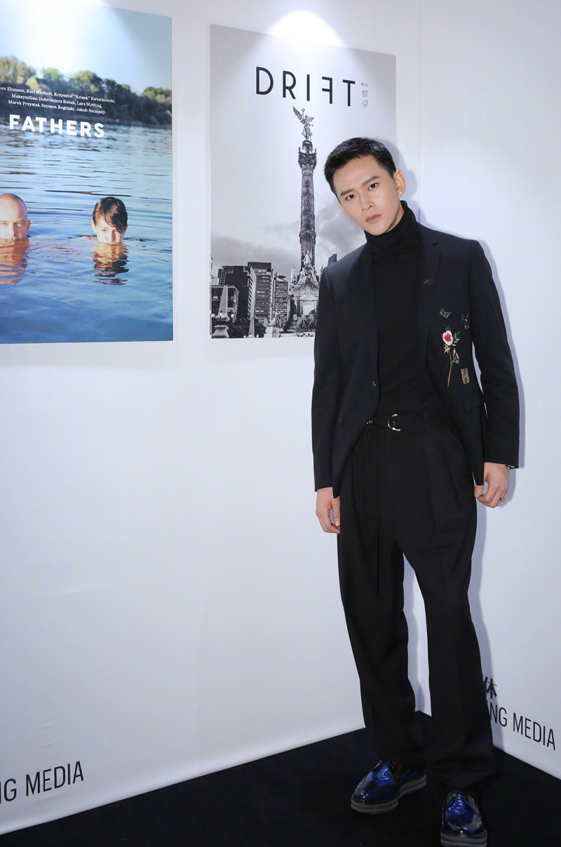中国内地湖北省咸宁影视男演员黄宥明儒雅帅气活动写真图片图片