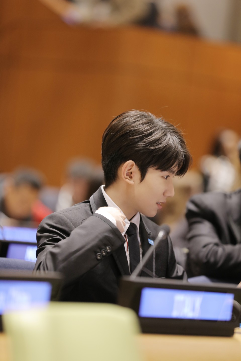 tfboys王源西装帅气图片图片