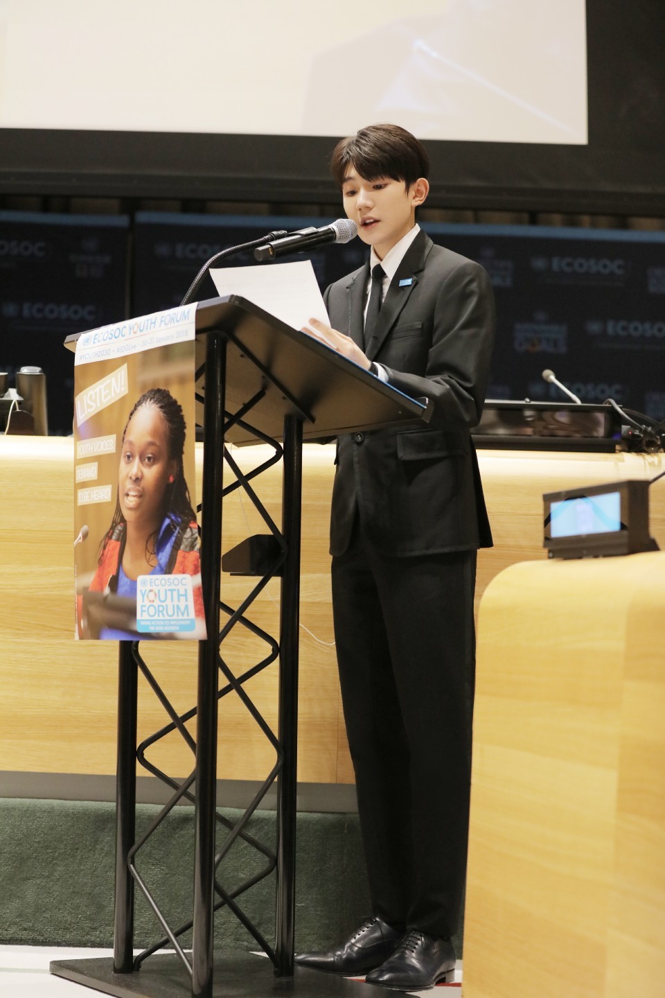 tfboys王源西装帅气图片图片