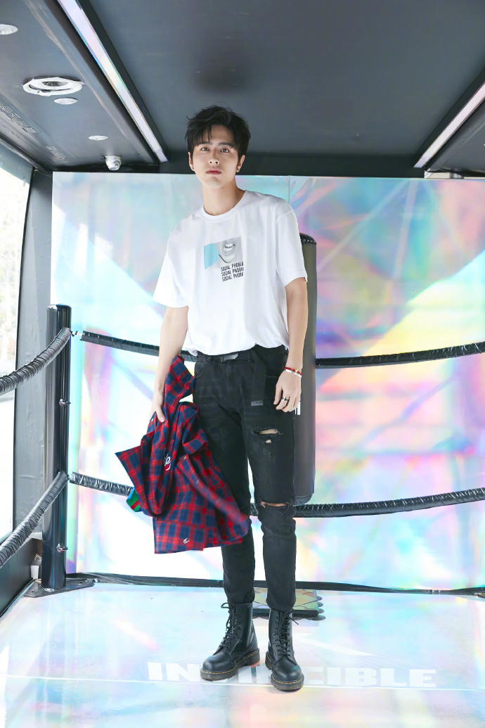 高清男星罗正白色衬衫简洁帅气写真图片图片