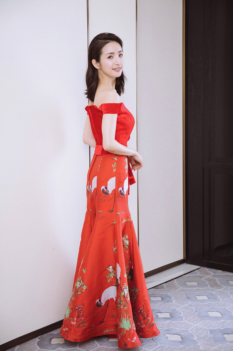 林依晨迷人微醺装时尚杂志写真图片