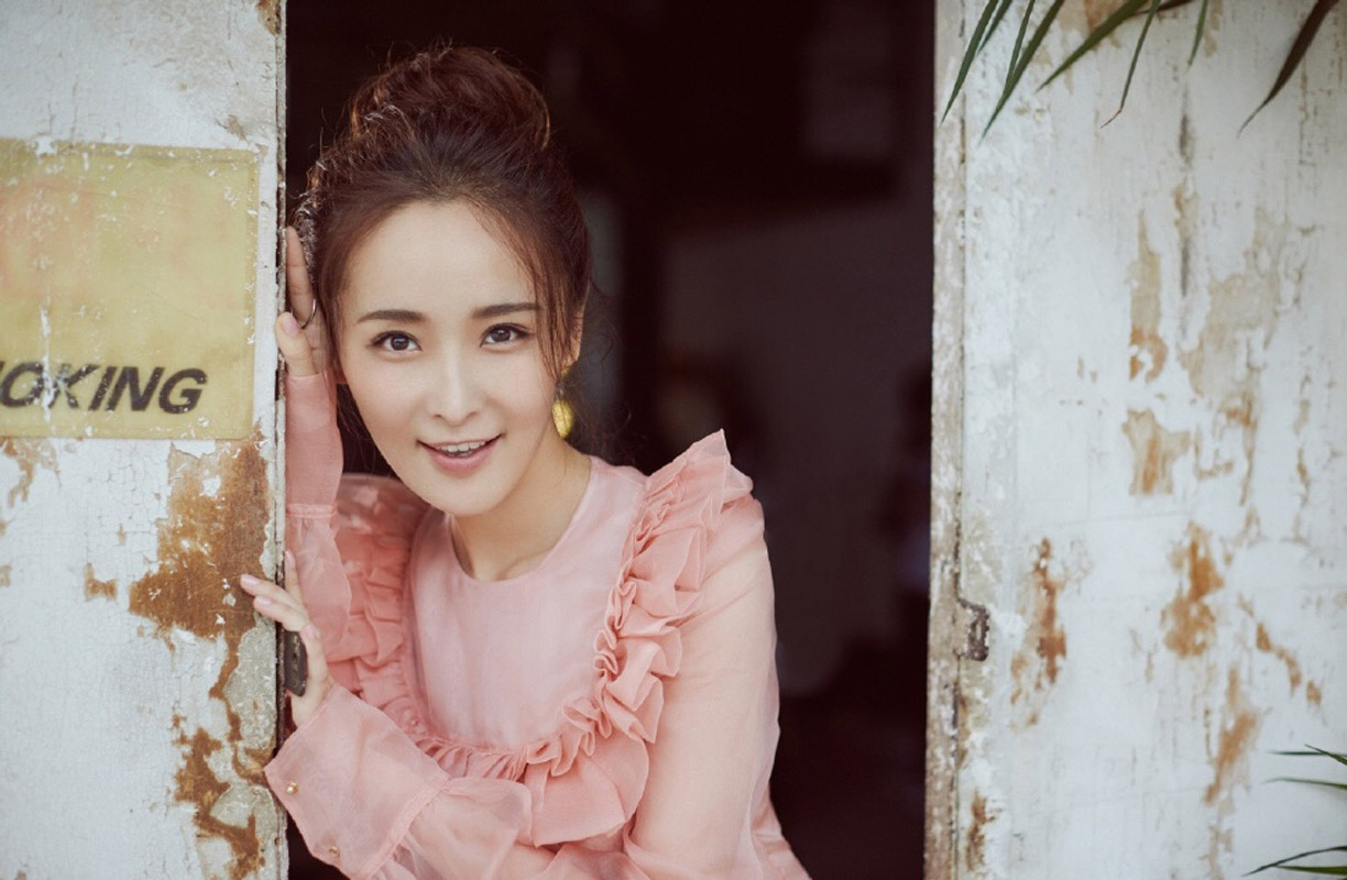 李曼图片   李曼粉色长裙优雅图片图片