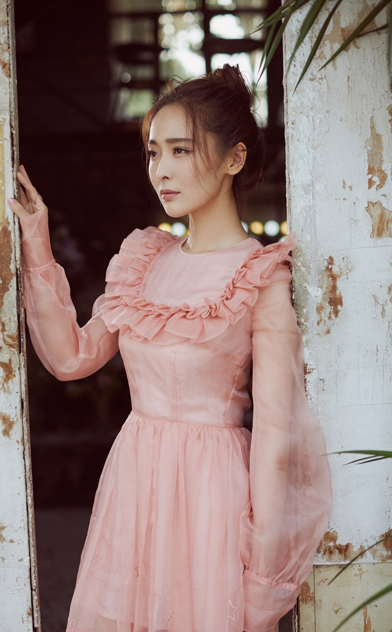 李曼图片   李曼粉色长裙优雅图片图片