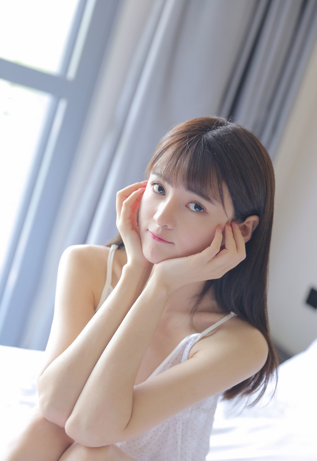 性感亚洲国产小嫩模福利四区吊带美少女性感美女高清图片图片