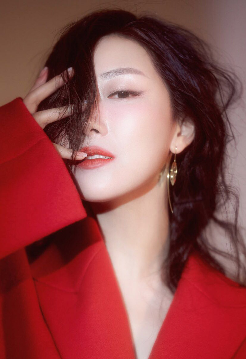中国内地辽宁省沈阳女演员菅纫姿秋冬养眼时尚写真图片图片