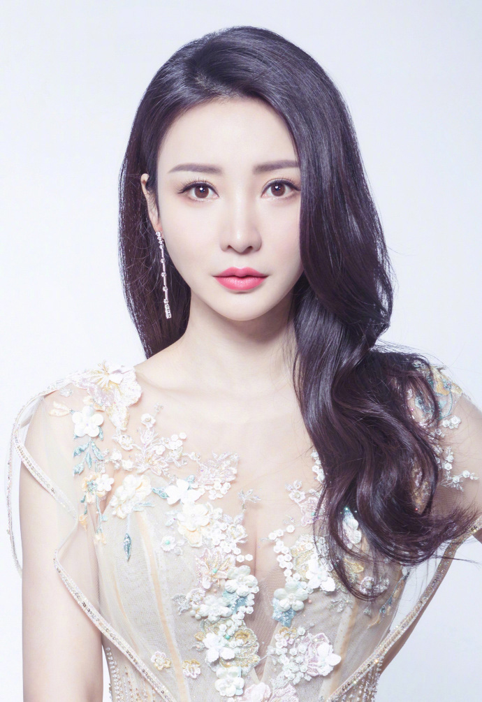 中国内地湖南衡阳女演员柳岩写真电脑桌面壁纸之网络美女图片