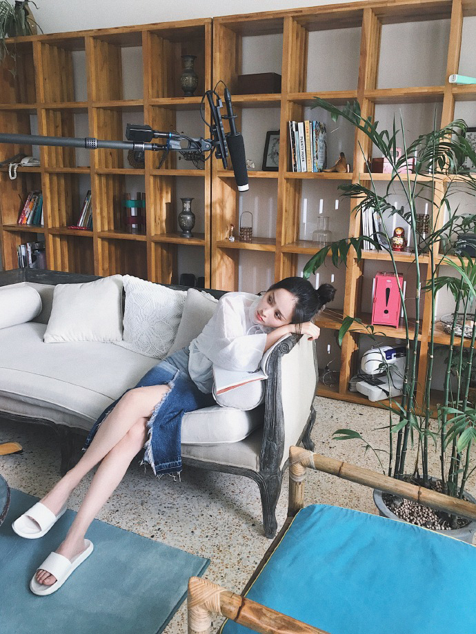 邓莎白裙温婉知性写真图片  邓莎图片图片