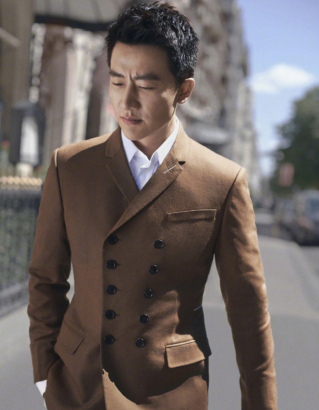 黄轩图片 黄轩深色西服儒雅帅气图片图片