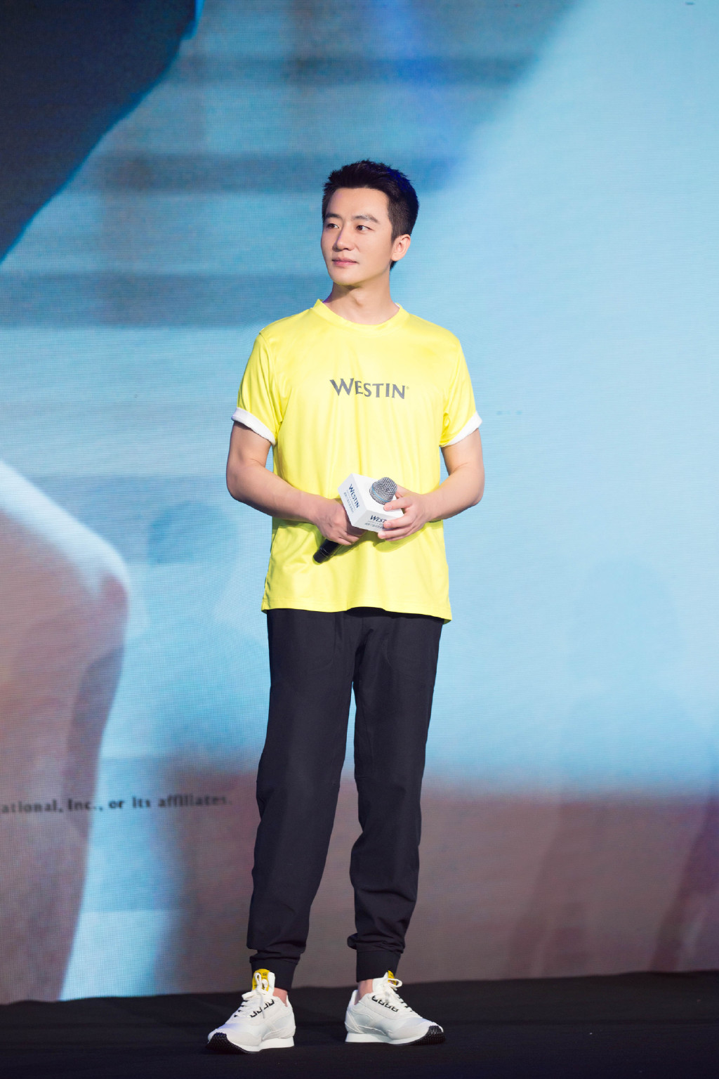 黄轩复古绅士范时尚杂志写真大片图片
