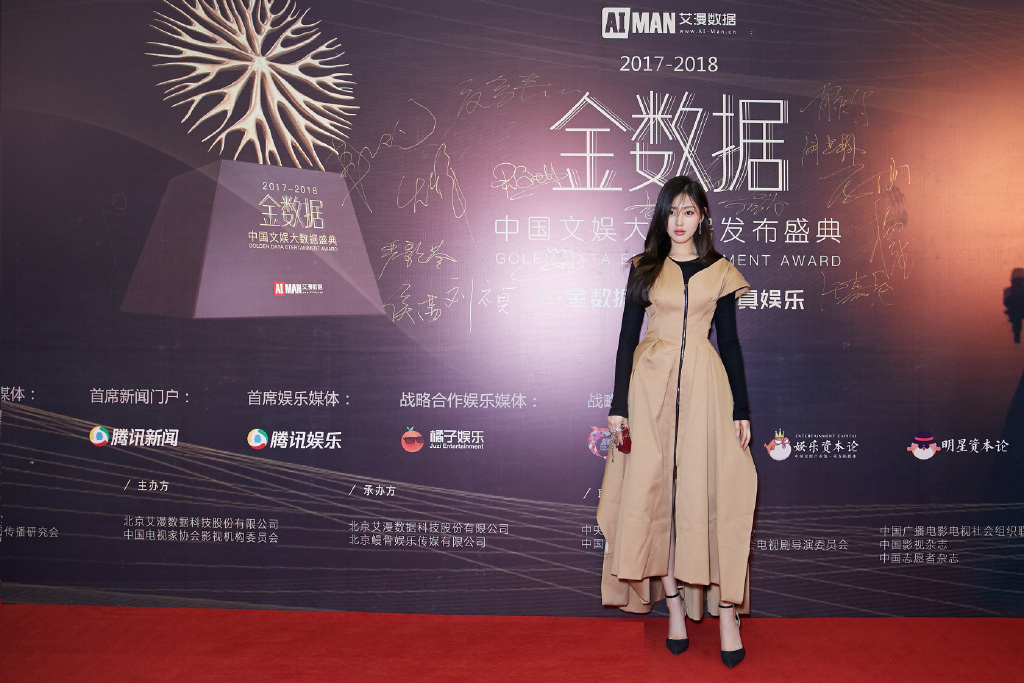 张天爱图片：张天爱亮相欧莱雅晚宴性感美腿图片图片