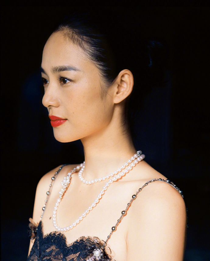 周韵图片 周韵性感杂志封面写真图片图片
