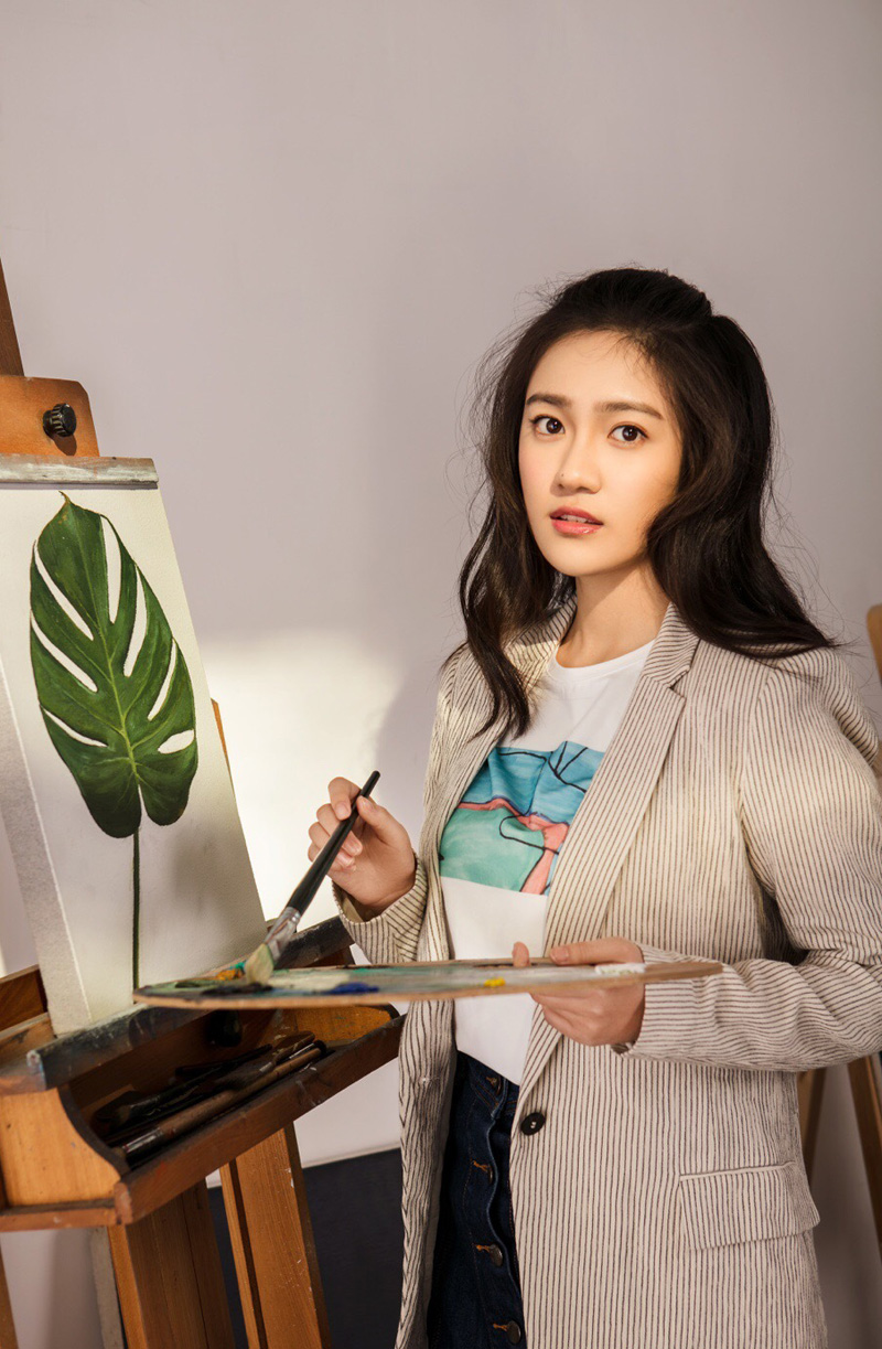 中国内地海市女演员汤梦佳粉嫩抹胸礼服性感迷人图片图片