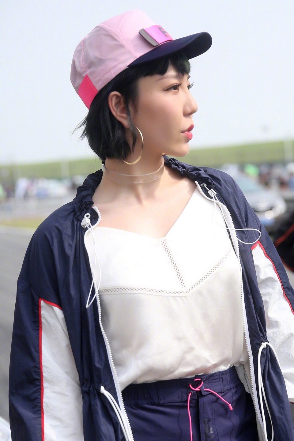 高清大陆黑龙江齐齐哈尔女演员吴莫愁时尚休闲活动照图片图片