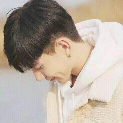 帅哥宋威龙蓝色系清爽写真图片图片