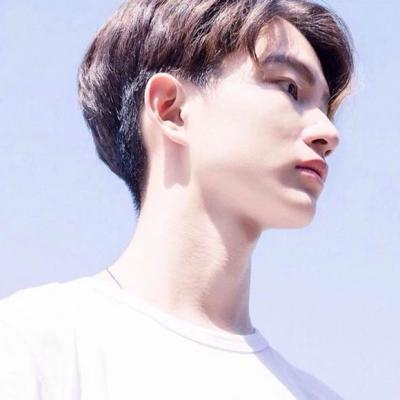帅哥宋威龙蓝色系清爽写真图片图片