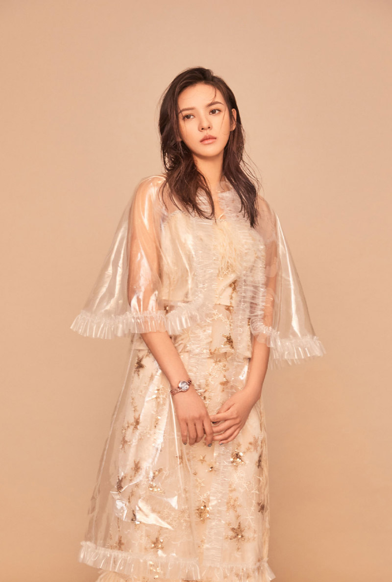 中国内地新晋女演员模特张予曦妩媚浴袍微博美照图片图片