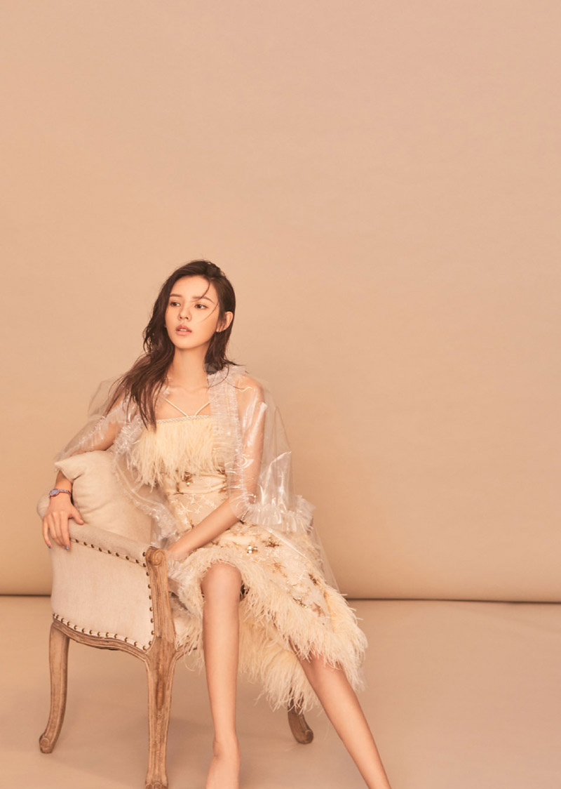 中国内地新晋女演员模特张予曦妩媚浴袍微博美照图片图片