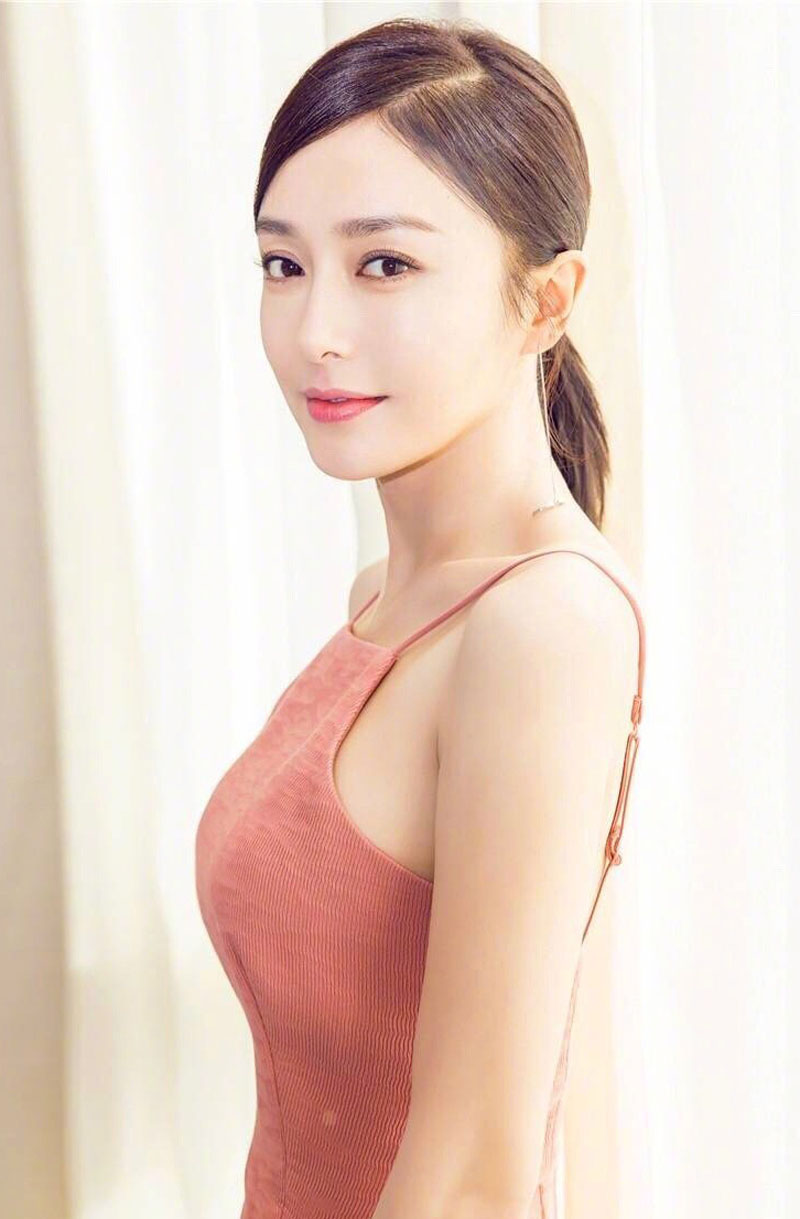 秦岚性感诱人露背裙写真图片图片