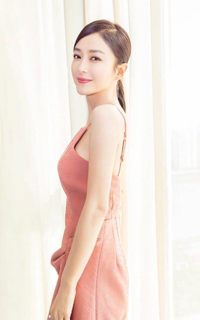 秦岚性感诱人露背裙写真图片图片