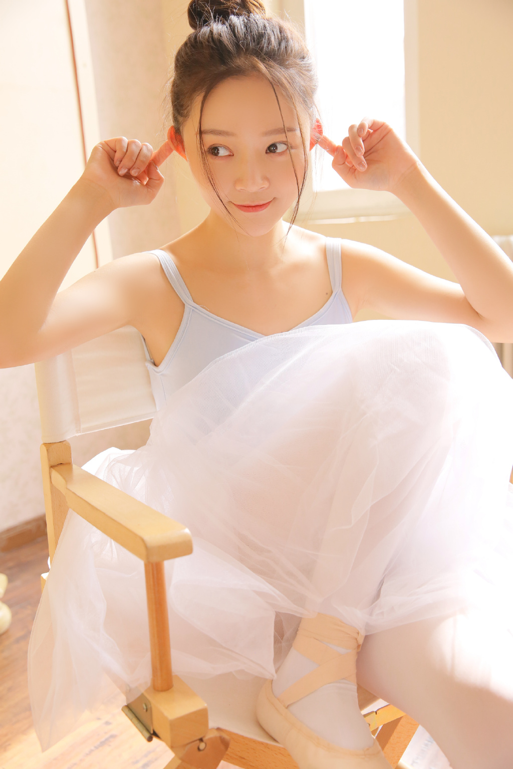 性感艺校美女自拍事业线美女写真图图片