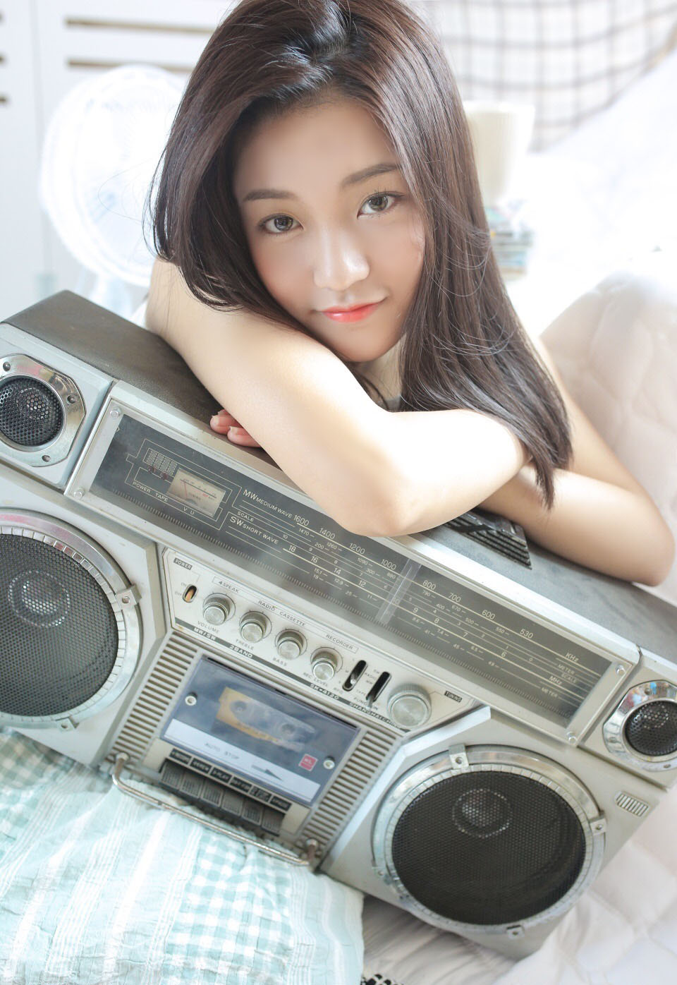 极品美女吊带短裤白丝袜诱惑写真图片