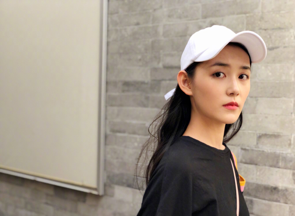 蒋依依图片 蒋依依活力街拍写真图片图片