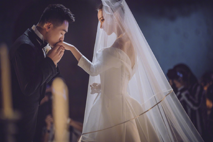 苏炳添林艳芳婚纱照图片图片