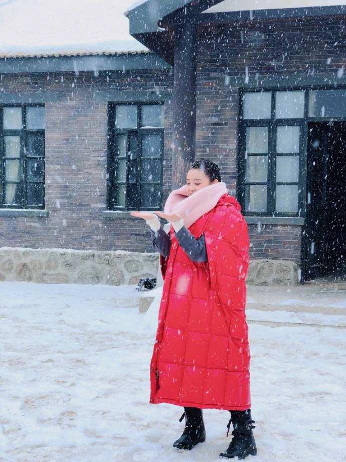 蒋依依图片 蒋依依活力街拍写真图片图片