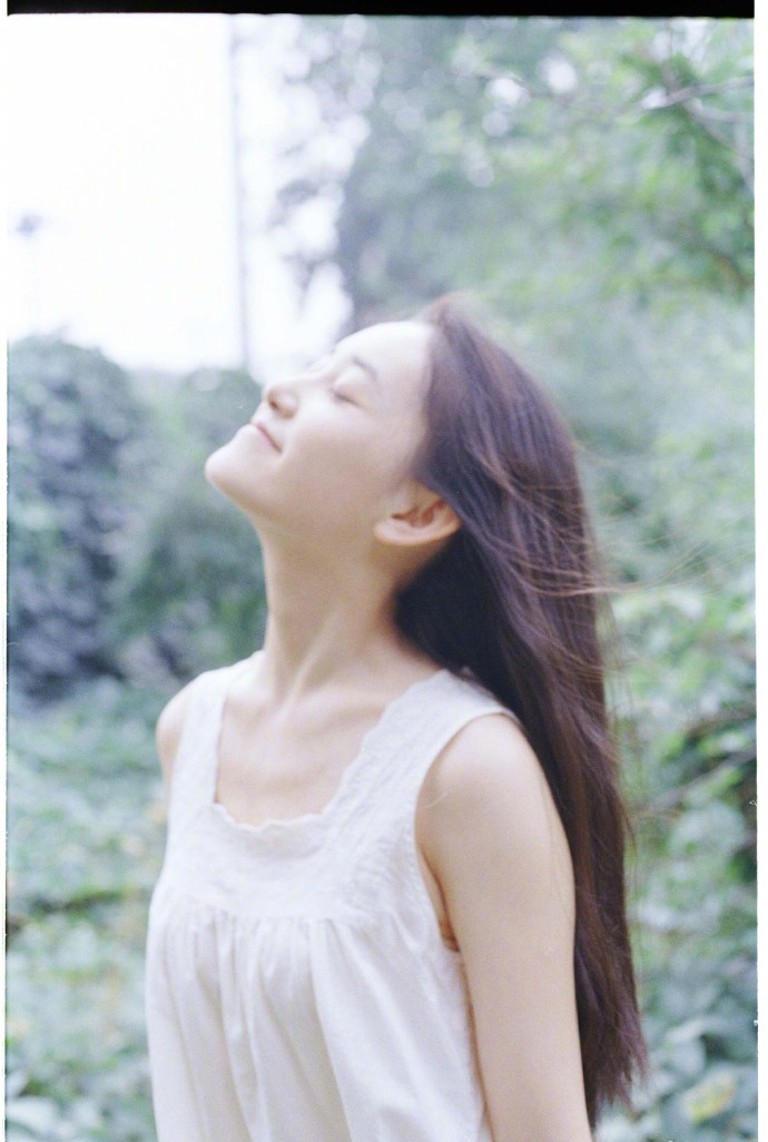蒋依依可爱俏皮自拍照图片图片