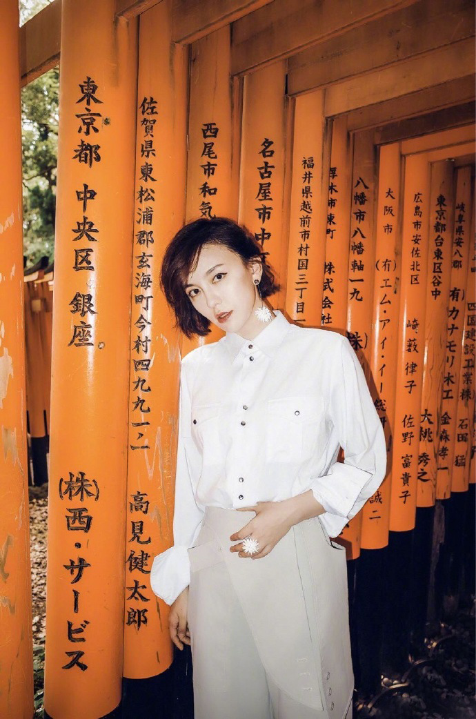 吕佳容图片