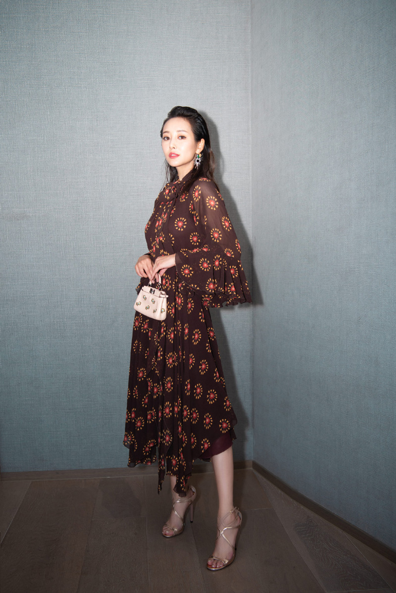 高清中国内地安徽芜湖女演员李纯时尚写真桌面壁纸下载图片