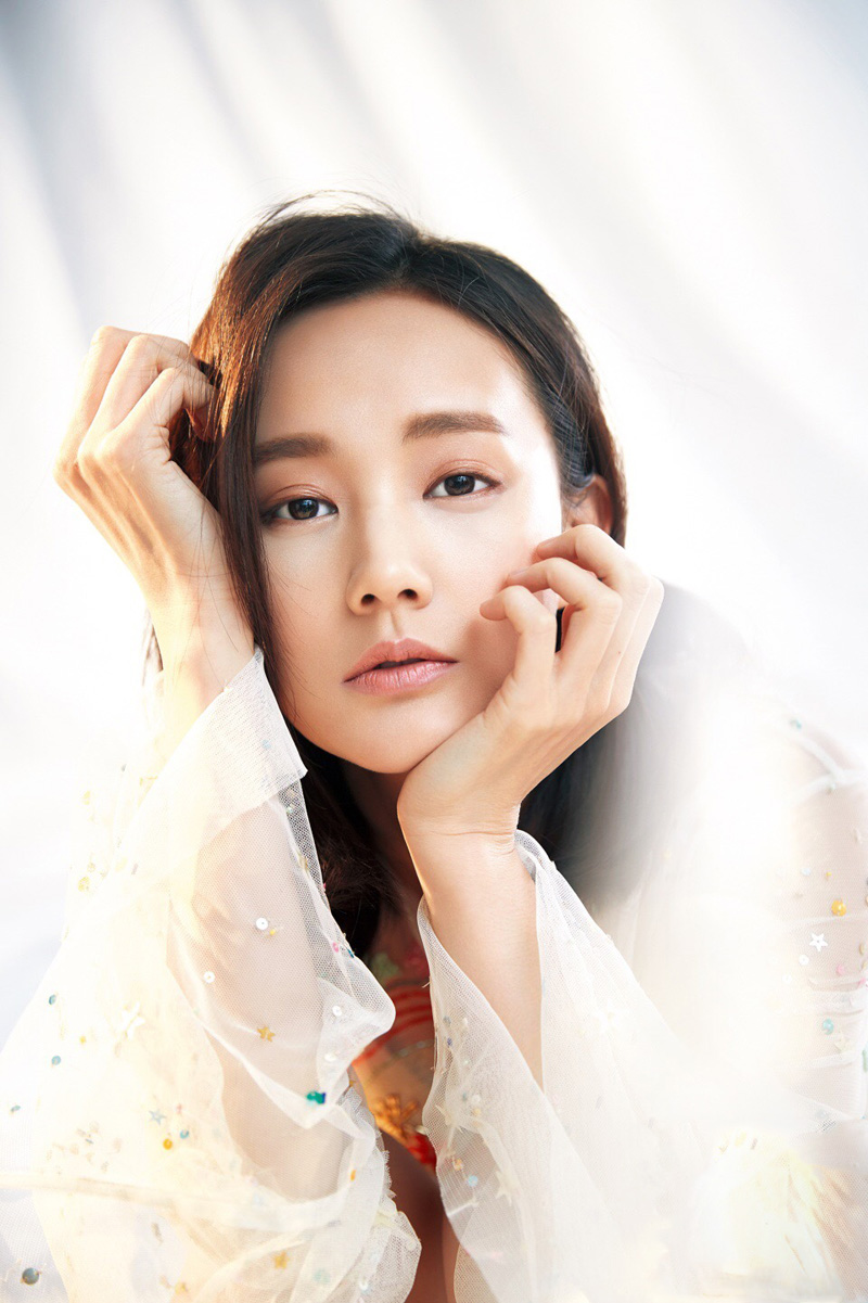 高清中国内地山东济南女演员李一桐Q清纯小公主白裙明星美女写真图片图片