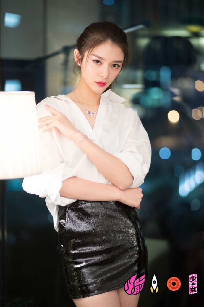 高清广东深圳女星火箭少女101yamy赖美云傅菁黑白配写真图片图片