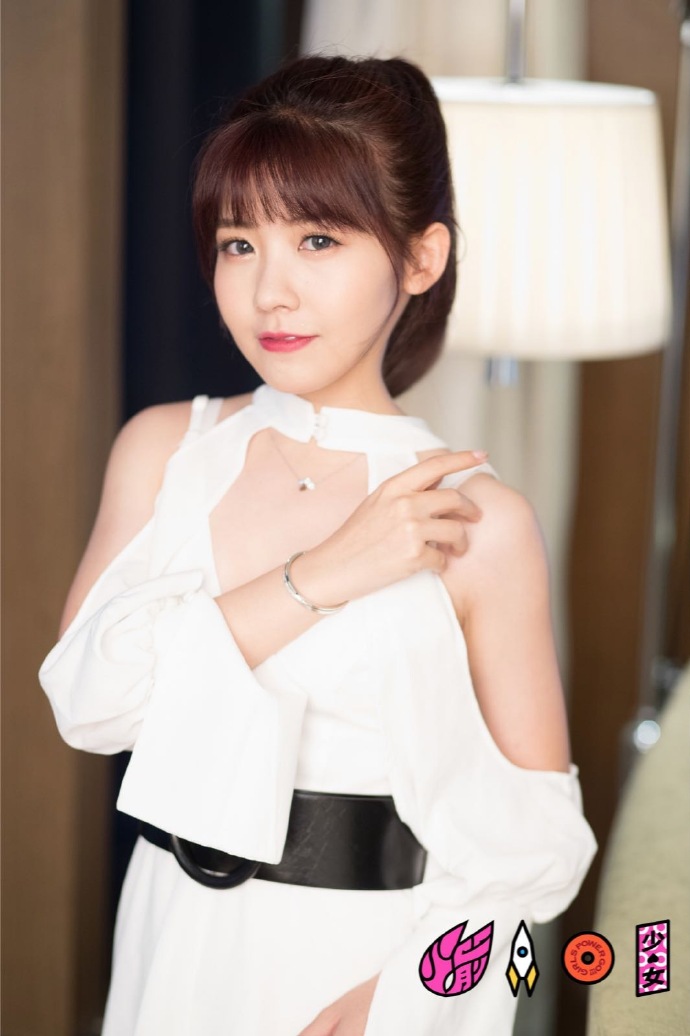 高清广东深圳女星火箭少女101yamy赖美云傅菁黑白配写真图片图片
