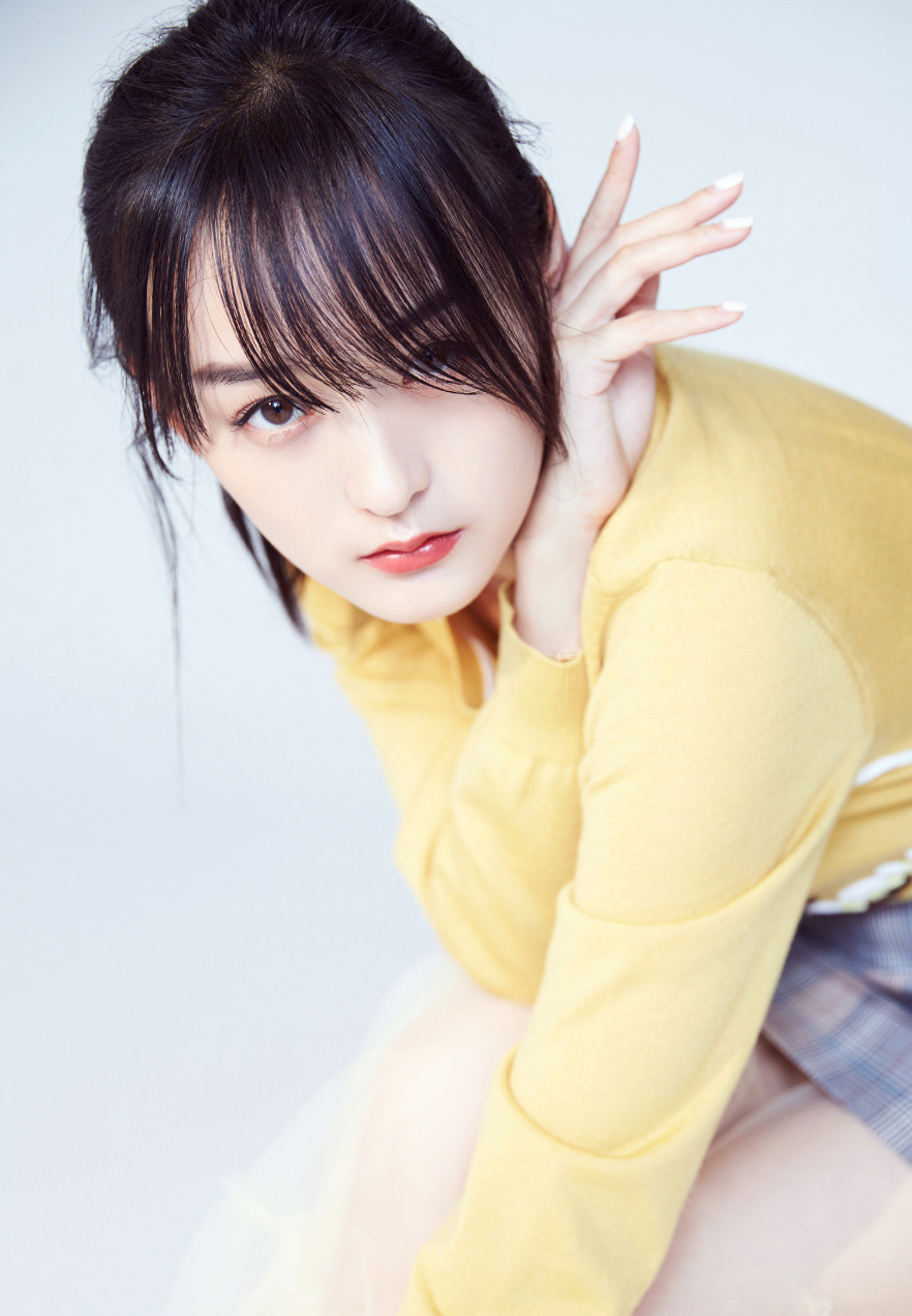 高清中国内地女演员平面模特何泓姗性感迷人写真图片图片
