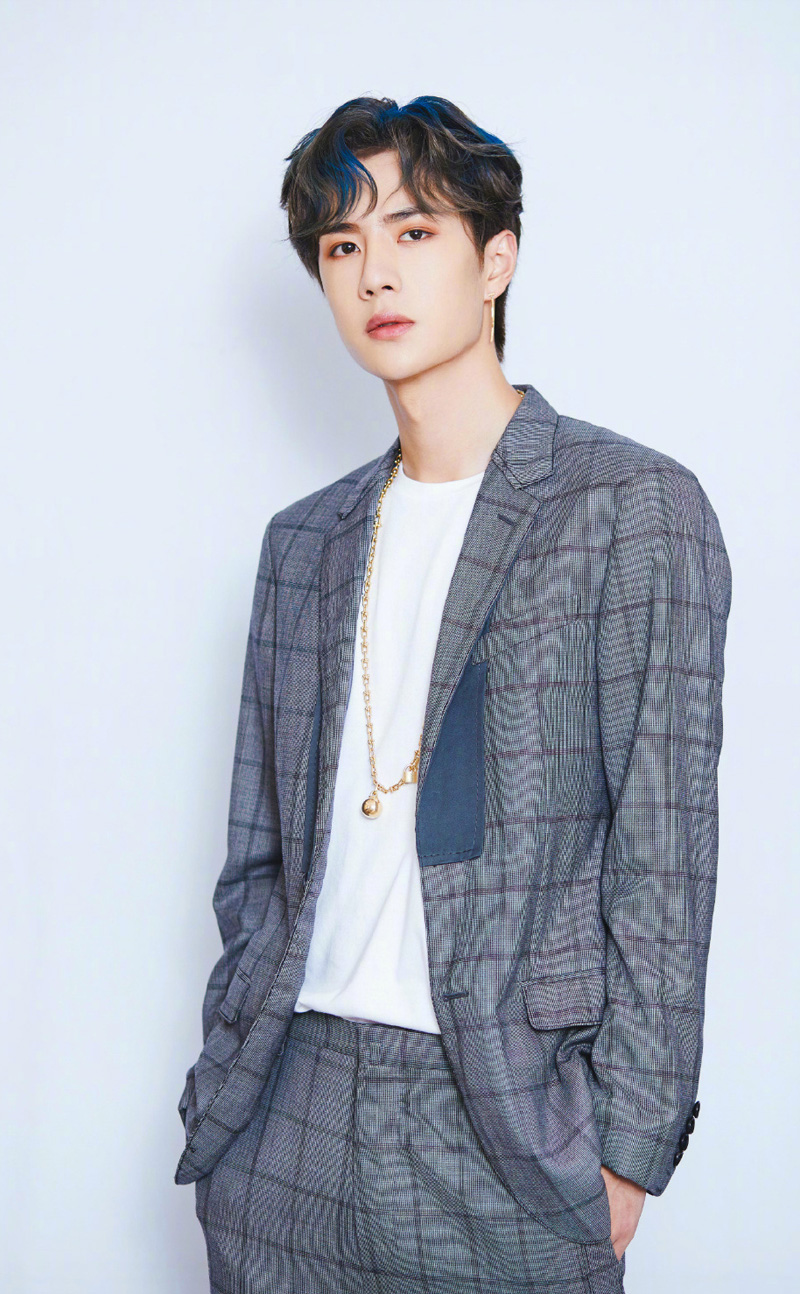 王一博冷峻型男最新白衣写真高清图片图片