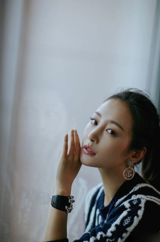 高清中国内地安徽芜湖女演员李纯深v礼服性感写真图片图片
