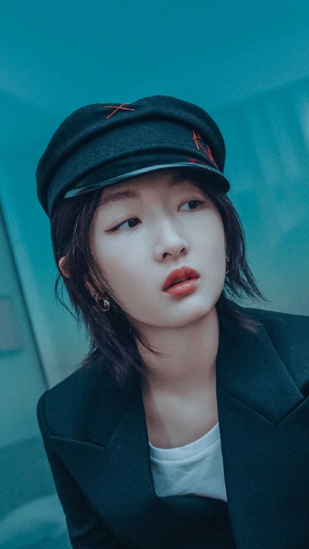 高清中国内地影视河北省石家庄女演员周冬雨百变造型时尚杂志写真图片壁纸图片