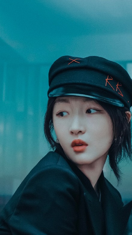 高清中国内地影视河北省石家庄女演员周冬雨百变造型时尚杂志写真图片壁纸图片