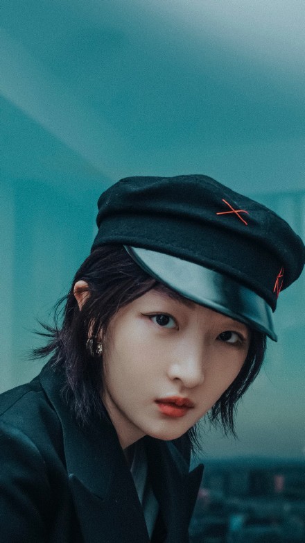 高清中国内地影视河北省石家庄女演员周冬雨百变造型时尚杂志写真图片壁纸图片
